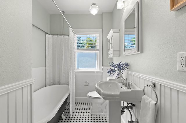 230 27TH STREET N, St Petersburg, FL 33713