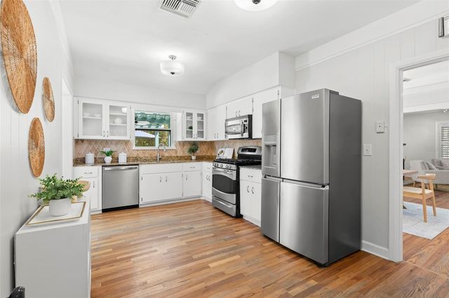 230 27TH STREET N, St Petersburg, FL 33713