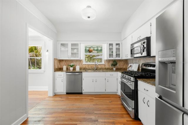 230 27TH STREET N, St Petersburg, FL 33713