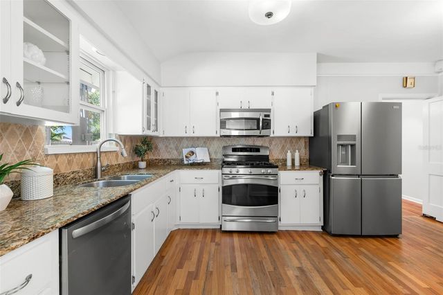 230 27TH STREET N, St Petersburg, FL 33713