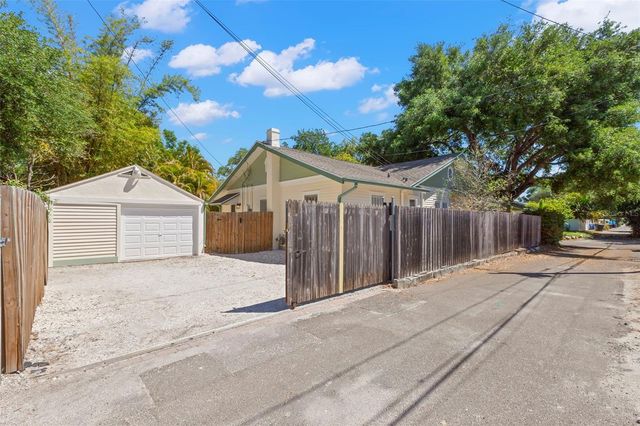 230 27TH STREET N, St Petersburg, FL 33713