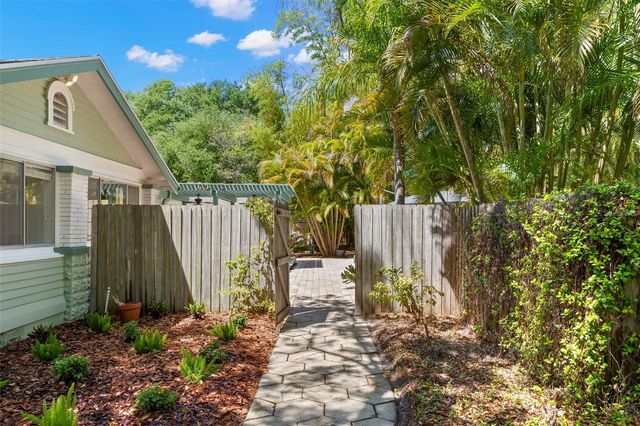 230 27TH STREET N, St Petersburg, FL 33713