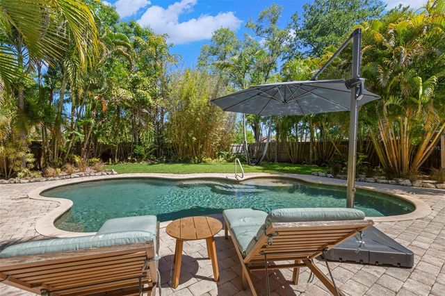 230 27TH STREET N, St Petersburg, FL 33713