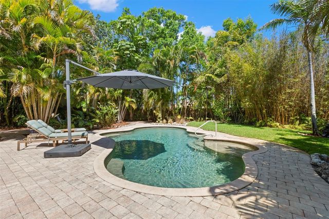 230 27TH STREET N, St Petersburg, FL 33713