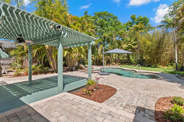 230 27TH STREET N, St Petersburg, FL 33713