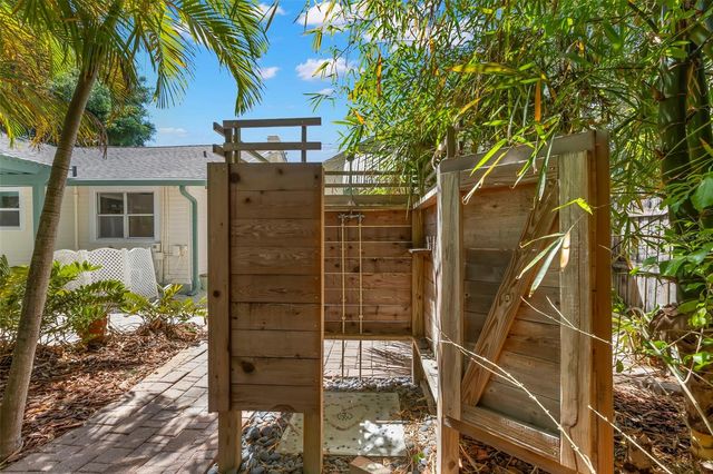 230 27TH STREET N, St Petersburg, FL 33713