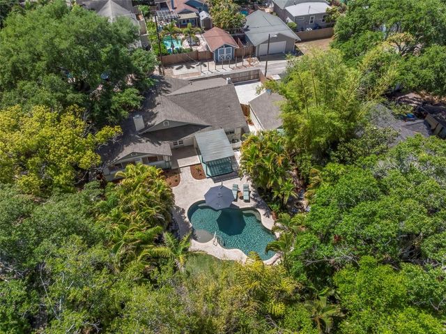 230 27TH STREET N, St Petersburg, FL 33713