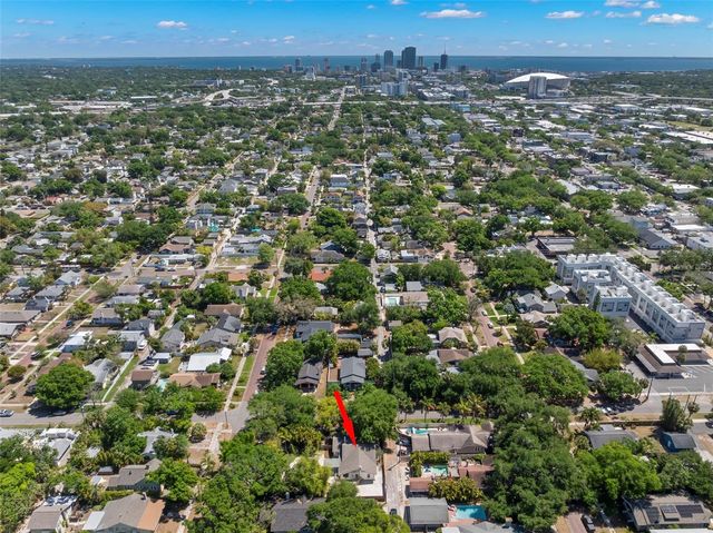 230 27TH STREET N, St Petersburg, FL 33713