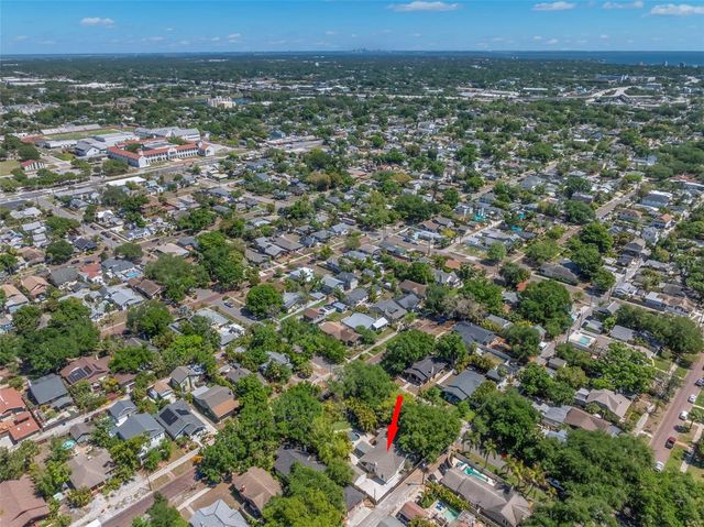 230 27TH STREET N, St Petersburg, FL 33713