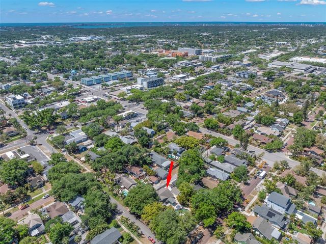 230 27TH STREET N, St Petersburg, FL 33713