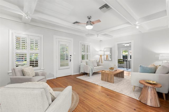 230 27TH STREET N, St Petersburg, FL 33713