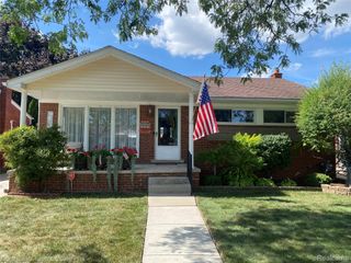 24585 Mabray Avenue, Eastpointe, MI 48021