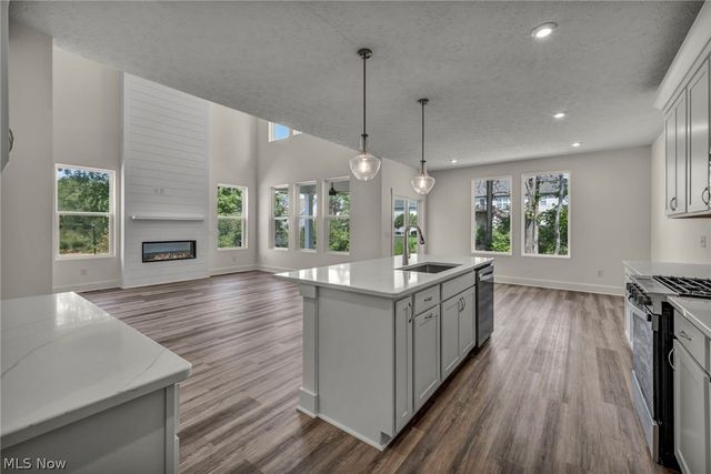 2081 Glenmont Drive, Brunswick, OH 44212