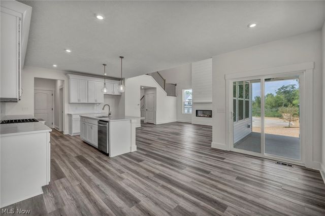 2081 Glenmont Drive, Brunswick, OH 44212