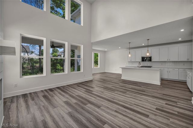 2081 Glenmont Drive, Brunswick, OH 44212