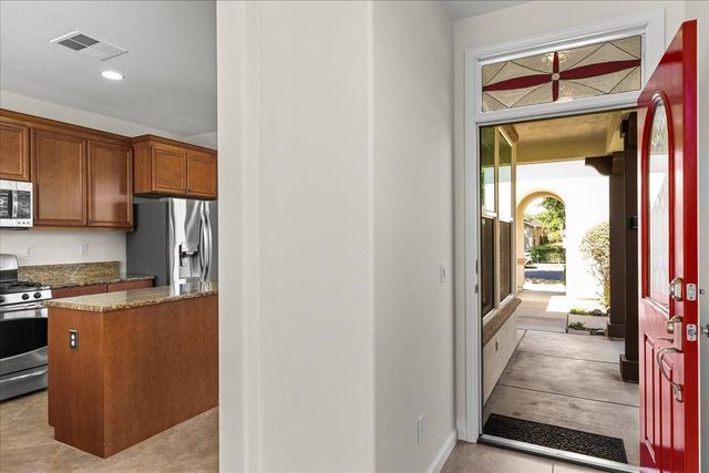 375 Applegate Dr, Oakdale, CA 95361