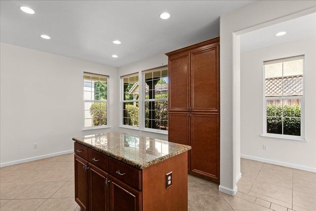 375 Applegate Dr, Oakdale, CA 95361