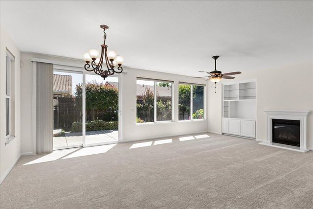 375 Applegate Dr, Oakdale, CA 95361