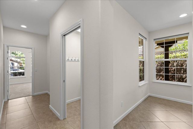 375 Applegate Dr, Oakdale, CA 95361