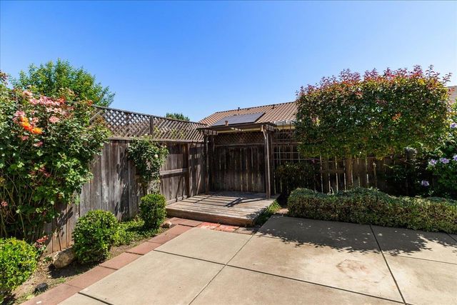 375 Applegate Dr, Oakdale, CA 95361