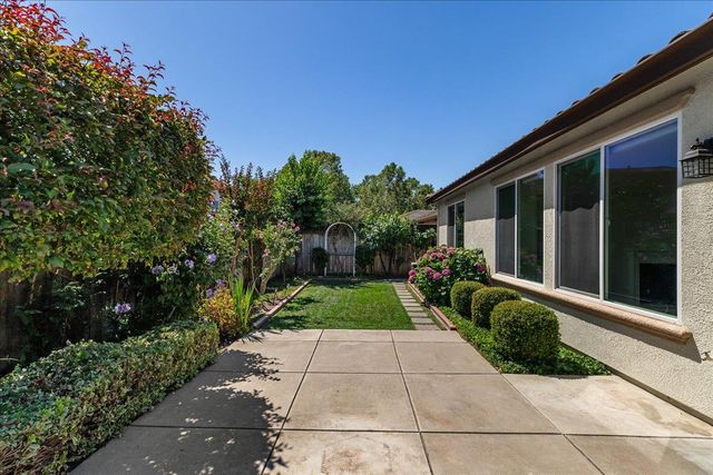 375 Applegate Dr, Oakdale, CA 95361
