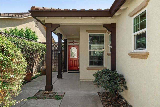 375 Applegate Dr, Oakdale, CA 95361