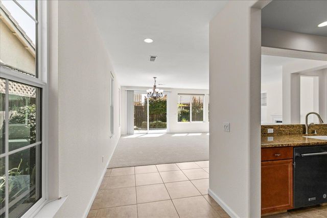 375 Applegate Dr, Oakdale, CA 95361