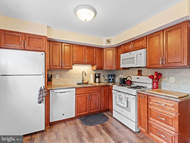 3327 KAYFORD CIR, Philadelphia, PA 19114