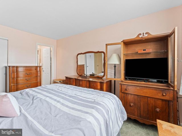 3327 KAYFORD CIR, Philadelphia, PA 19114