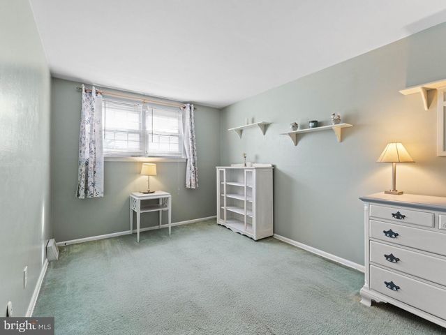 3327 KAYFORD CIR, Philadelphia, PA 19114