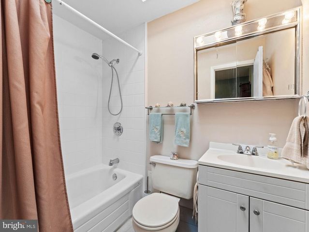 3327 KAYFORD CIR, Philadelphia, PA 19114