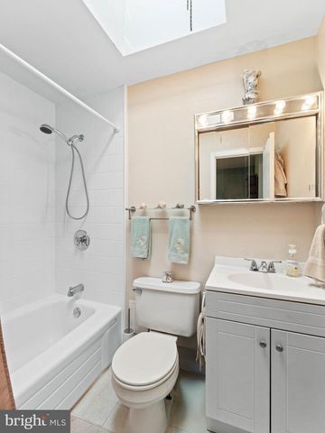3327 KAYFORD CIR, Philadelphia, PA 19114