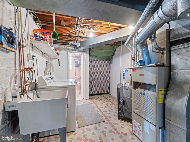 3327 KAYFORD CIR, Philadelphia, PA 19114