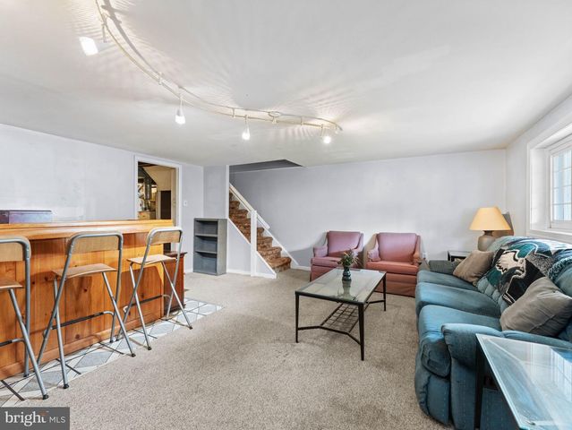 3327 KAYFORD CIR, Philadelphia, PA 19114