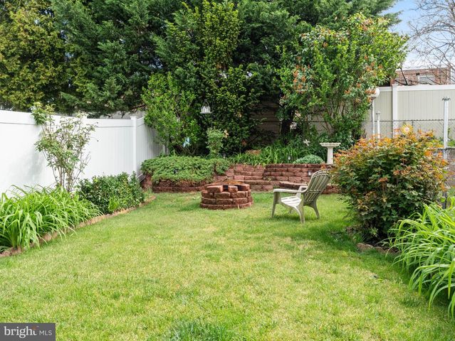 3327 KAYFORD CIR, Philadelphia, PA 19114