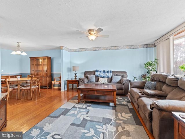 3327 KAYFORD CIR, Philadelphia, PA 19114