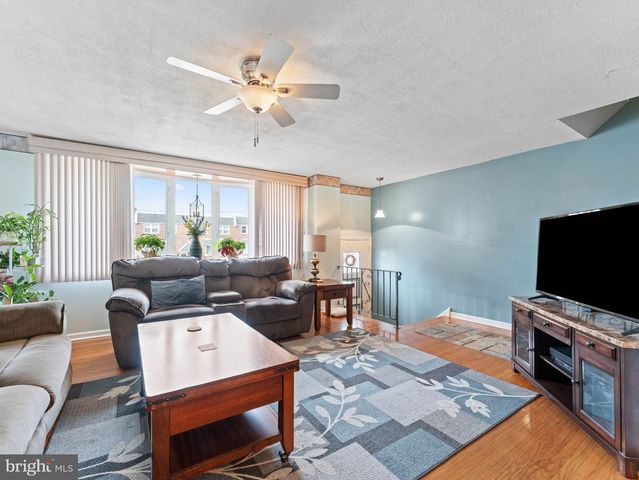 3327 KAYFORD CIR, Philadelphia, PA 19114