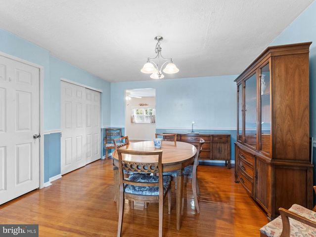 3327 KAYFORD CIR, Philadelphia, PA 19114