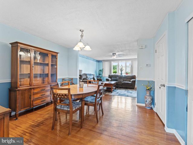 3327 KAYFORD CIR, Philadelphia, PA 19114