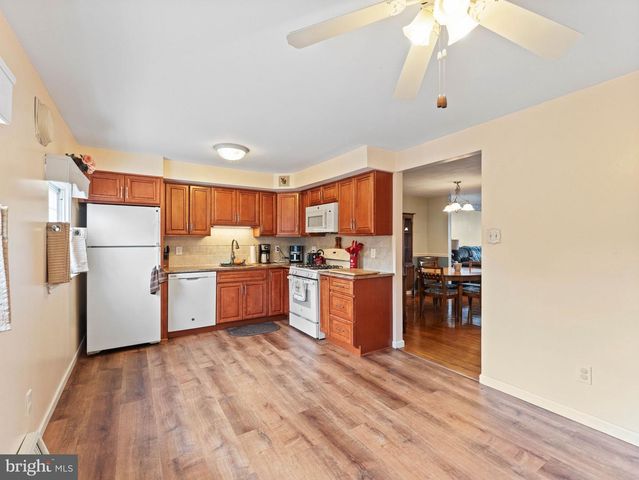 3327 KAYFORD CIR, Philadelphia, PA 19114