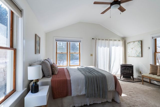 40 Clark St, Easthampton, MA 01027