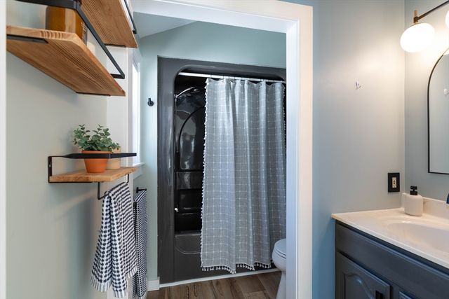 40 Clark St, Easthampton, MA 01027