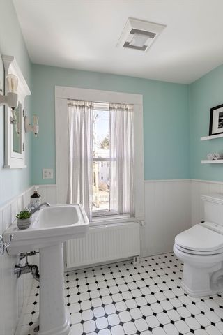 40 Clark St, Easthampton, MA 01027