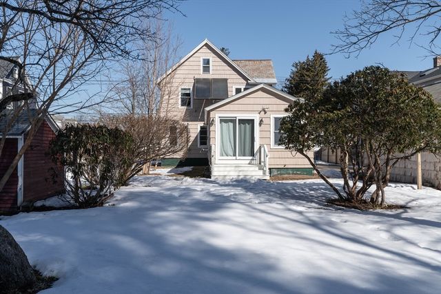 40 Clark St, Easthampton, MA 01027