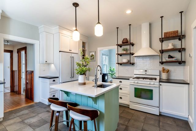 40 Clark St, Easthampton, MA 01027