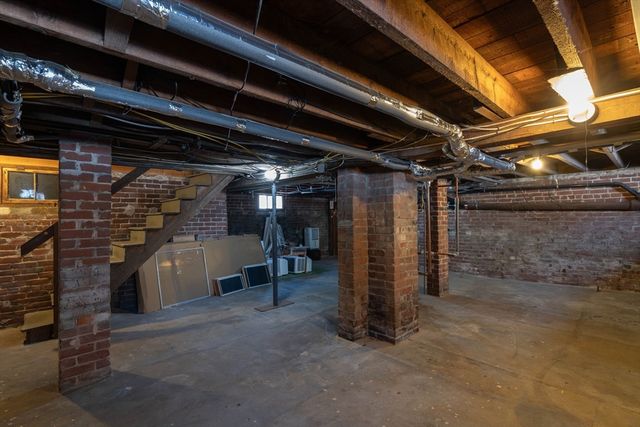 40 Clark St, Easthampton, MA 01027