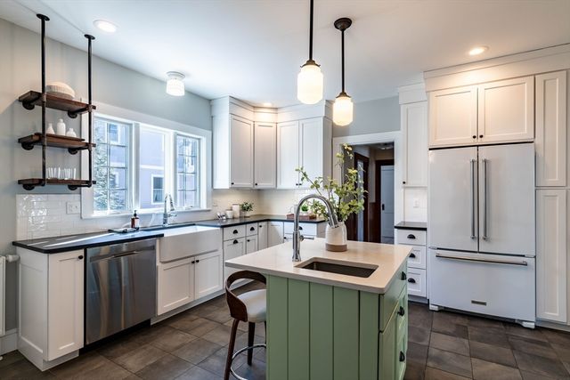 40 Clark St, Easthampton, MA 01027