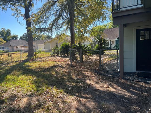 607 Westford Street A, Houston, TX 77022