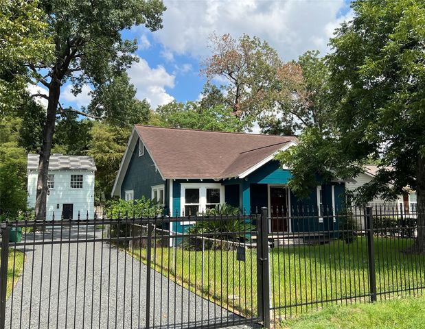 607 Westford Street A, Houston, TX 77022