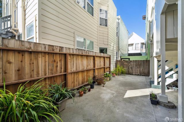 250 Coleridge Street B, San Francisco, CA 94110